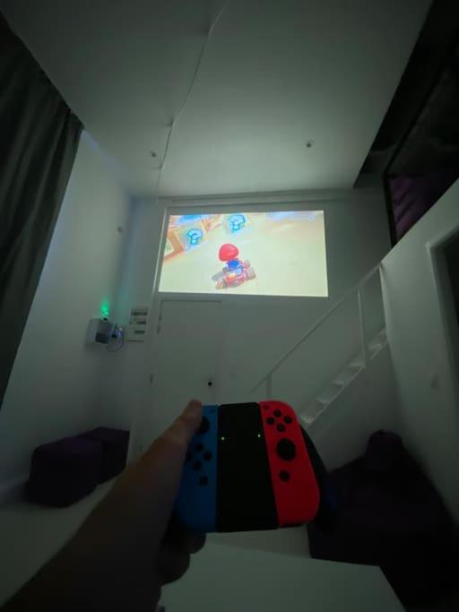 Capsule Espace-jacuzzi-cinema-nintendo Switch Appartement Roubaix