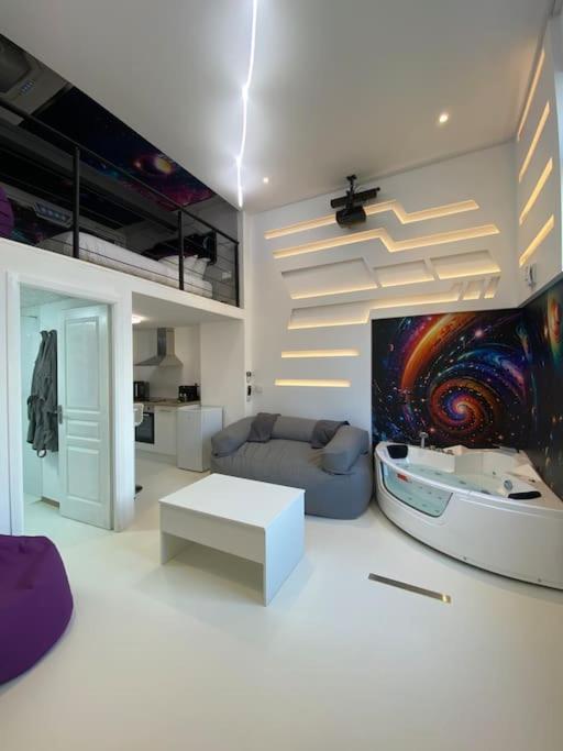 Capsule Espace-jacuzzi-cinema-nintendo Switch * Roubaix