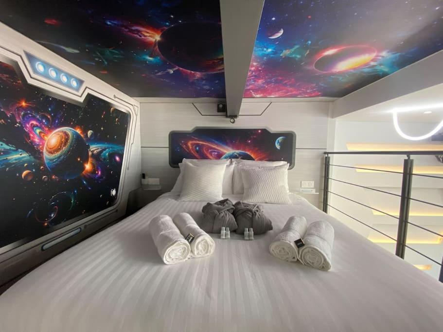 Capsule Espace-jacuzzi-cinema-nintendo Switch Appartement Roubaix