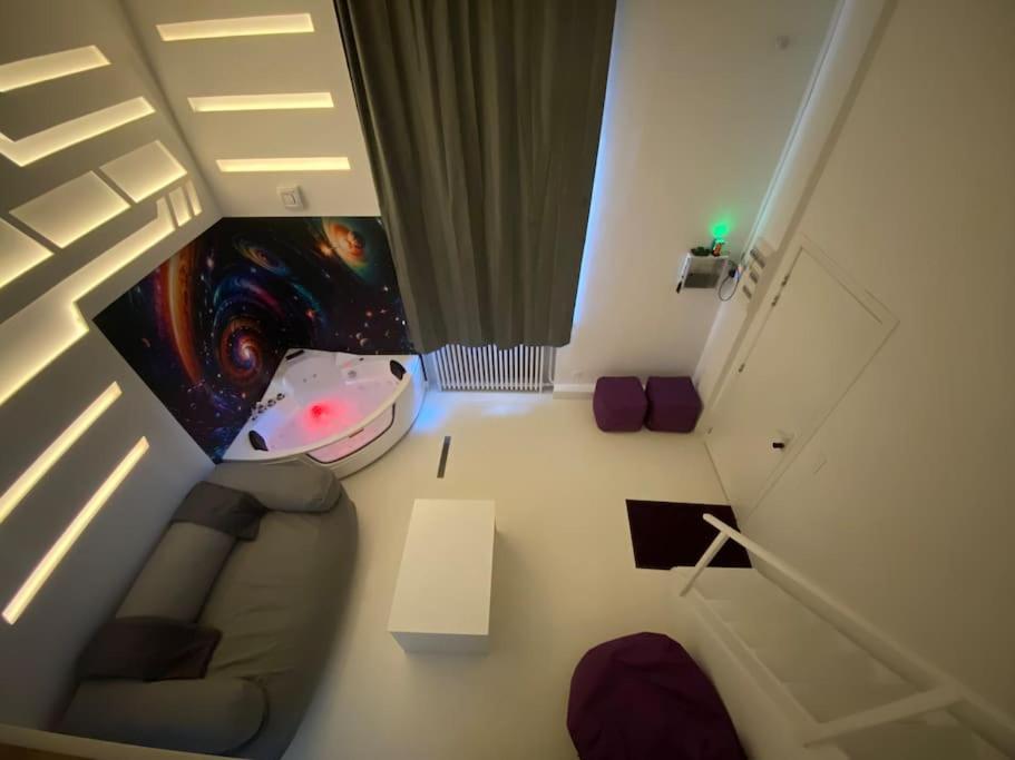 Appartement Capsule Espace-jacuzzi-cinema-nintendo Switch