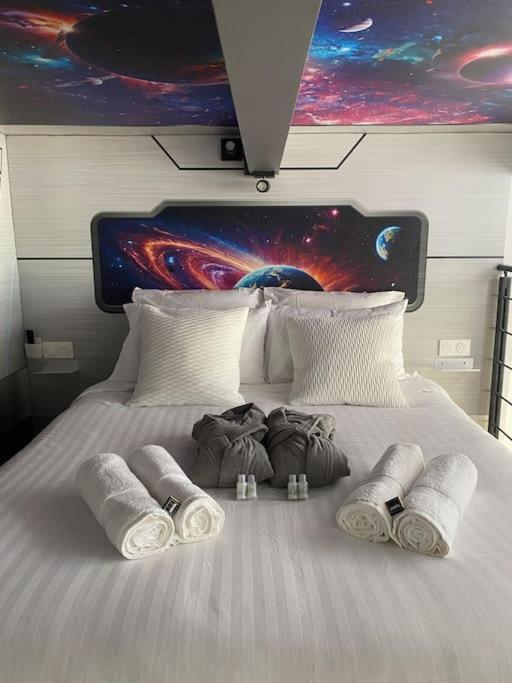 Capsule Espace-jacuzzi-cinema-nintendo Switch Appartement Roubaix