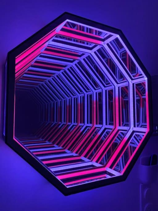 Capsule Espace-jacuzzi-cinema-nintendo Switch Appartement