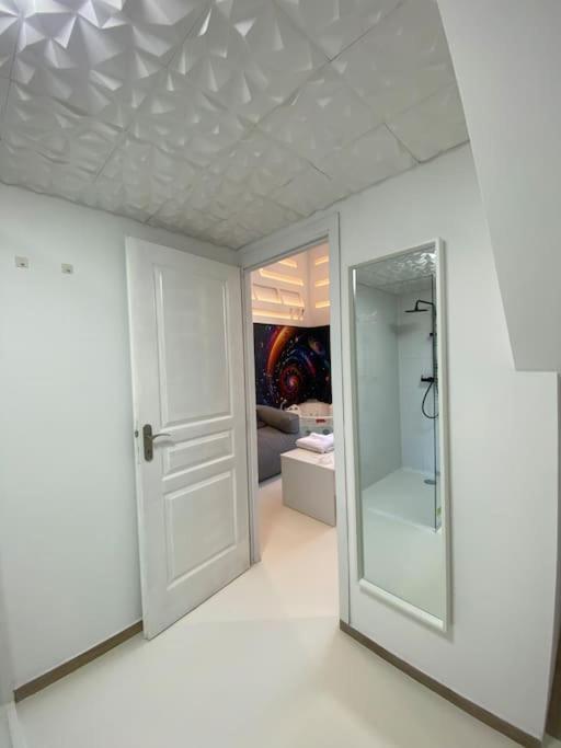 Appartement Capsule Espace-jacuzzi-cinema-nintendo Switch